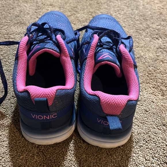 Vionic Sneakers - Picture 2 of 3